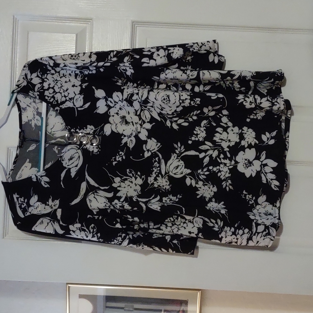 Women's top 3/4 sleeves with metal rings embellishments at front
